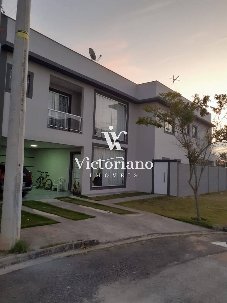 Casa de Condomínio à venda com 4 quartos, 256m² - Foto 2