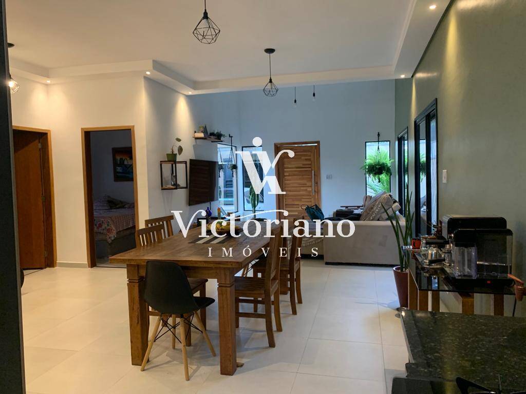 Casa à venda com 3 quartos, 250m² - Foto 2