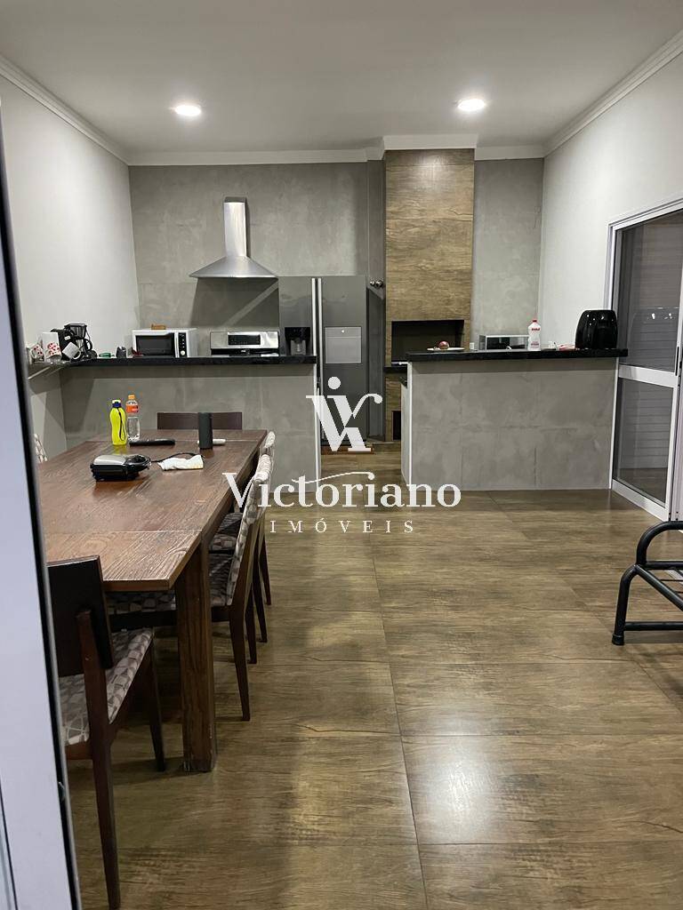 Casa à venda com 3 quartos, 300m² - Foto 2