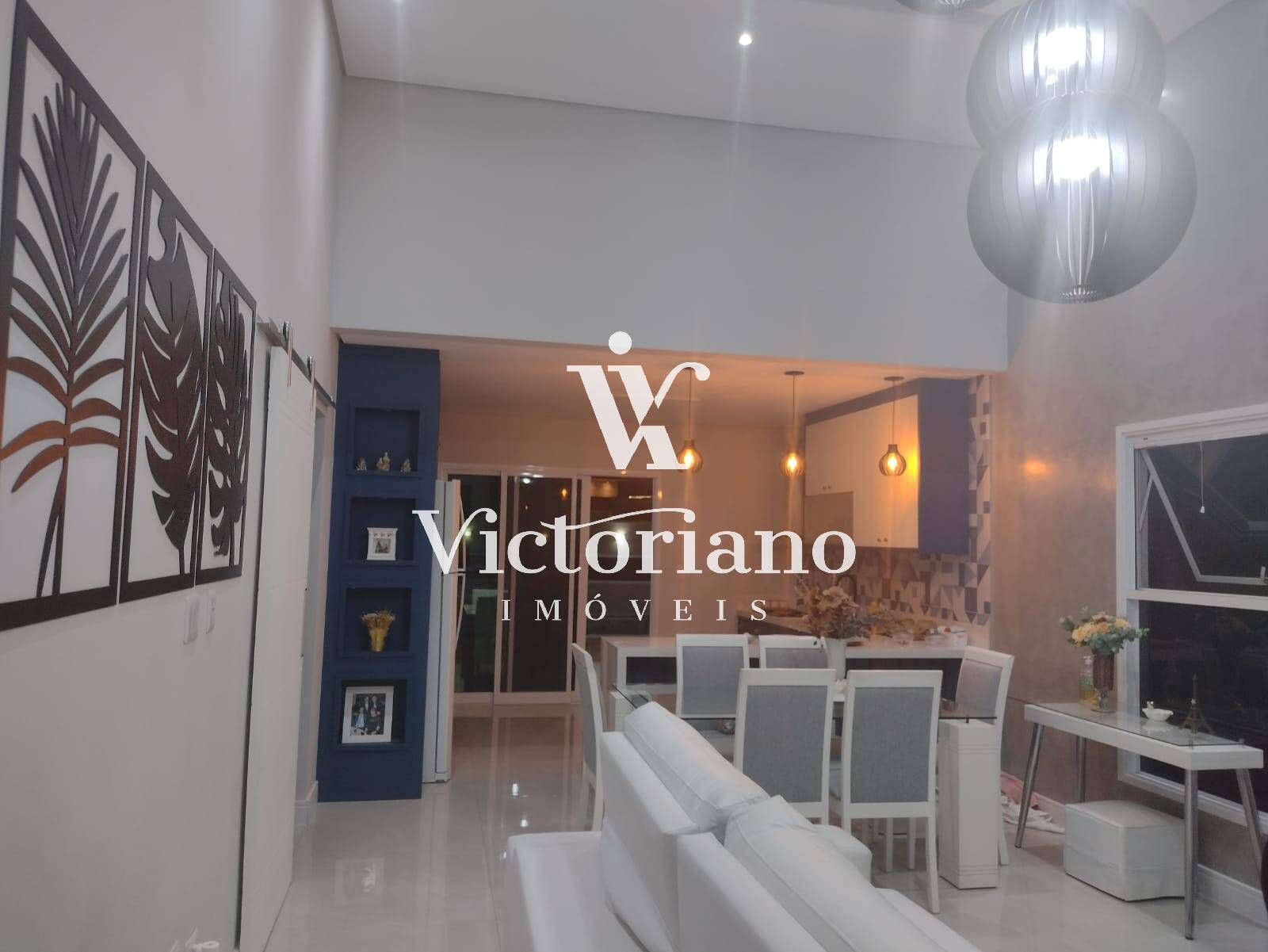 Casa de Condomínio à venda com 3 quartos, 300m² - Foto 1