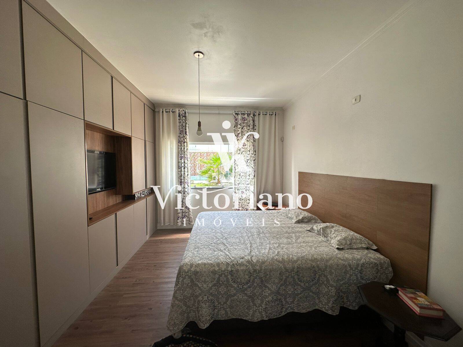 Casa à venda com 4 quartos, 300m² - Foto 27