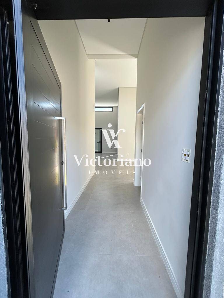 Casa à venda com 3 quartos, 221m² - Foto 9