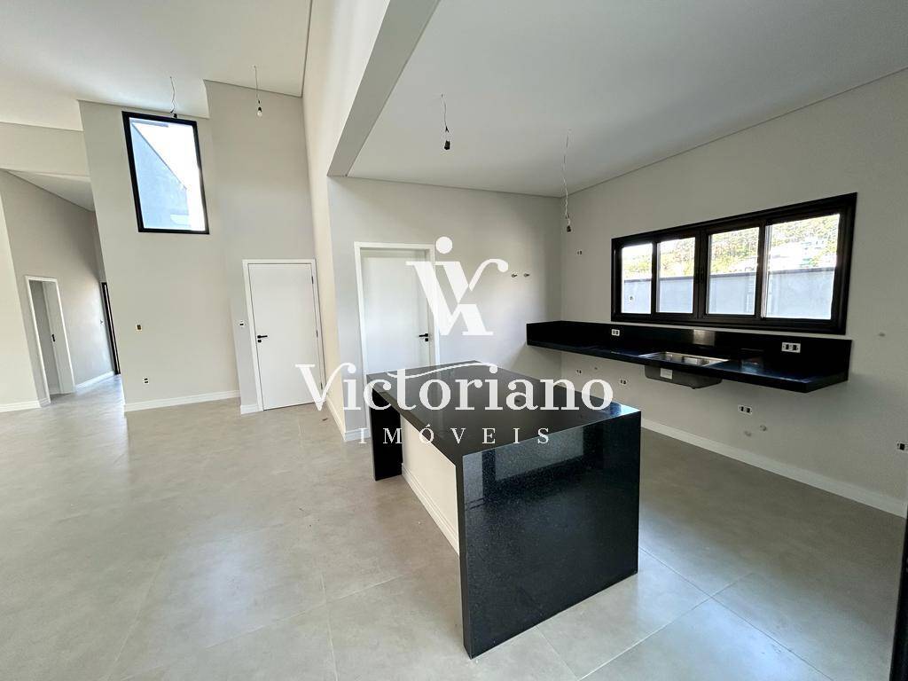 Casa à venda com 3 quartos, 221m² - Foto 14