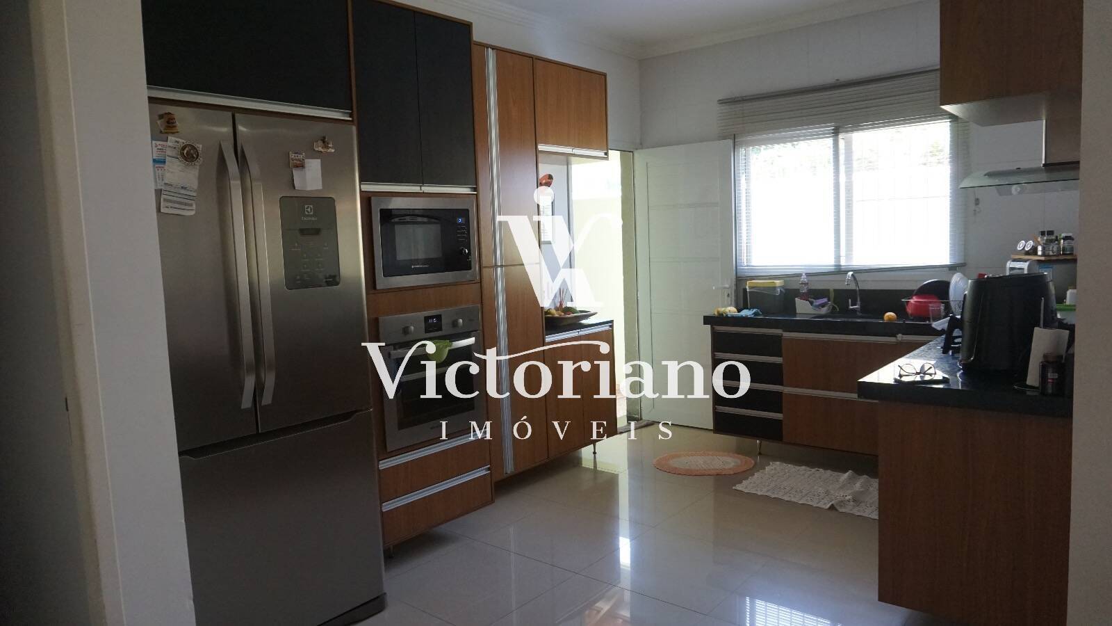 Casa à venda com 4 quartos, 175m² - Foto 2