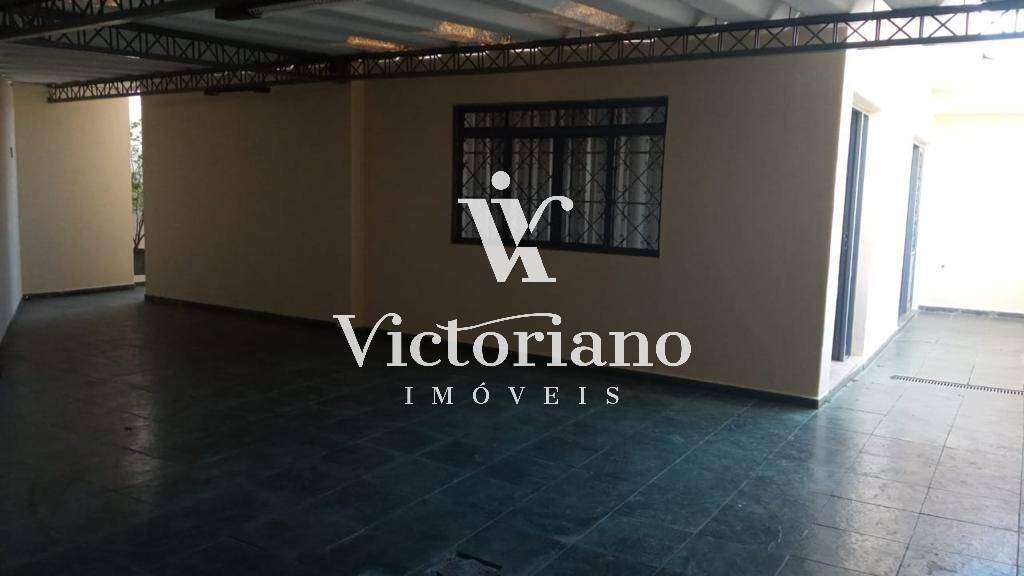 Casa à venda com 3 quartos, 363m² - Foto 1