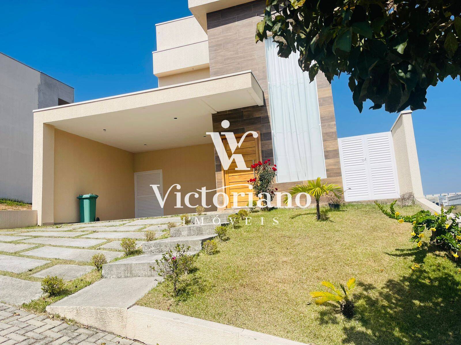 Casa de Condomínio à venda com 2 quartos, 250m² - Foto 1