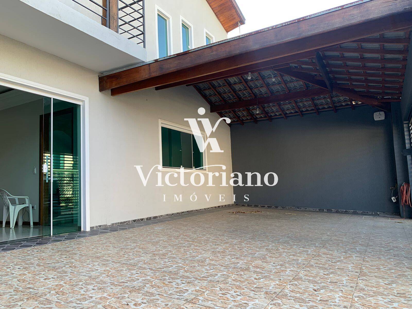 Casa à venda com 4 quartos, 250m² - Foto 2