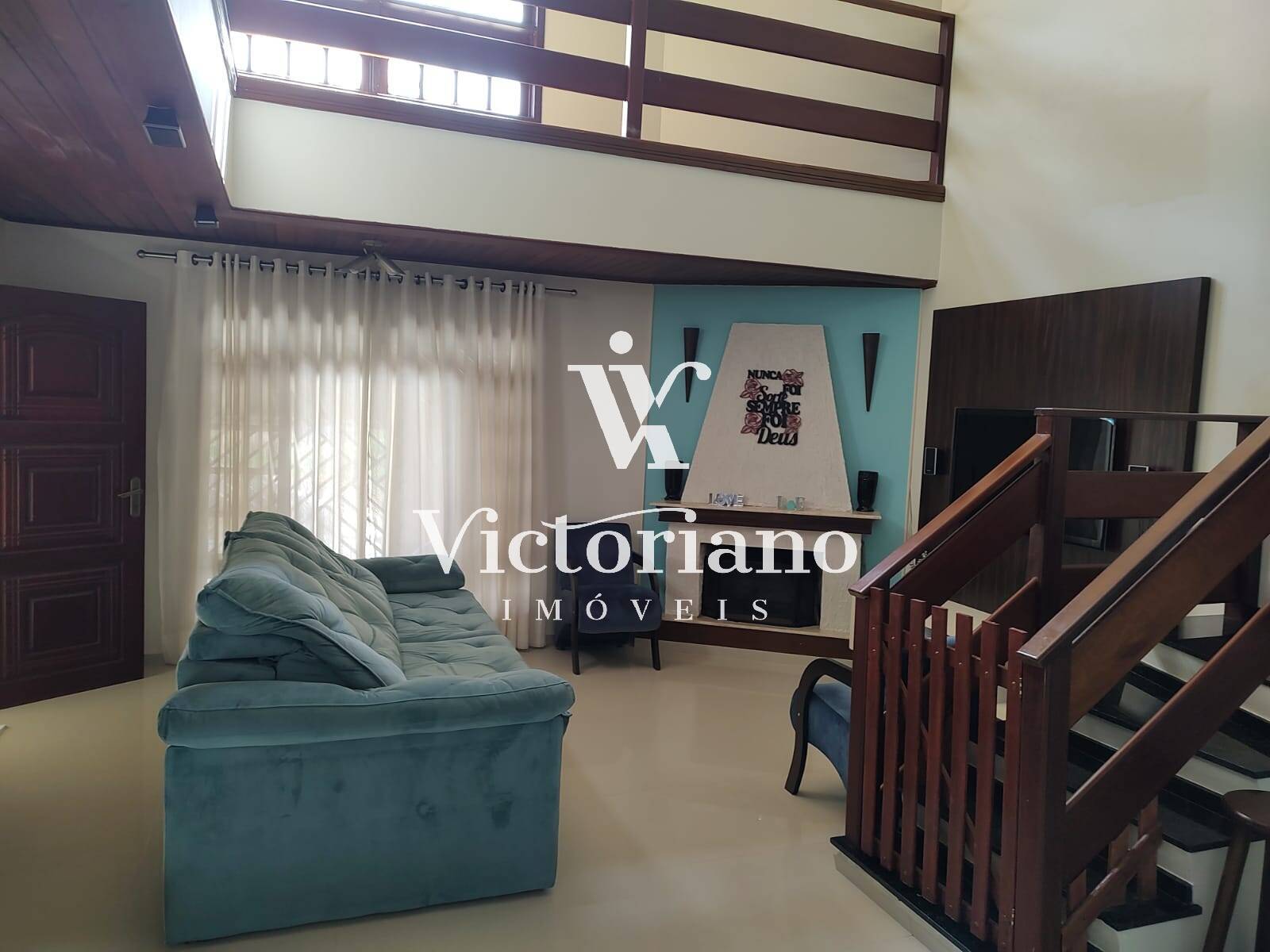 Casa à venda com 3 quartos, 200m² - Foto 1