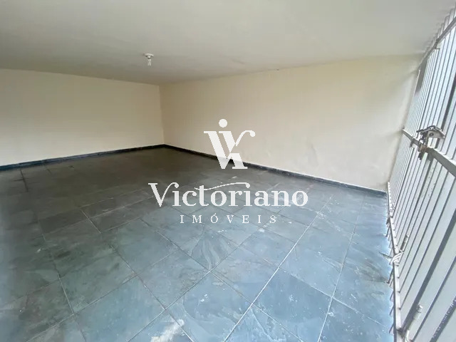 Casa à venda com 3 quartos, 265m² - Foto 4