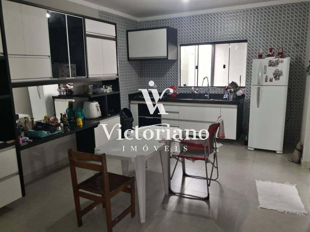 Casa à venda com 2 quartos, 140m² - Foto 1