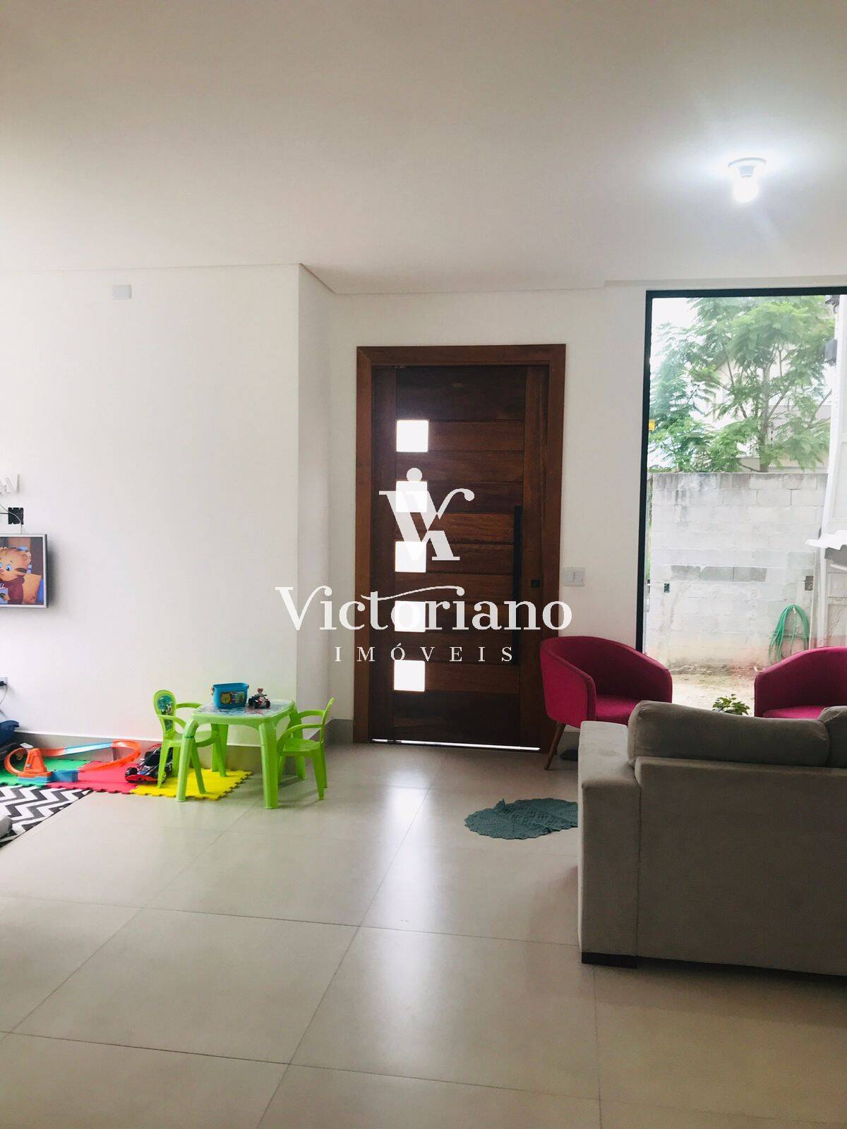 Casa à venda com 3 quartos, 250m² - Foto 2