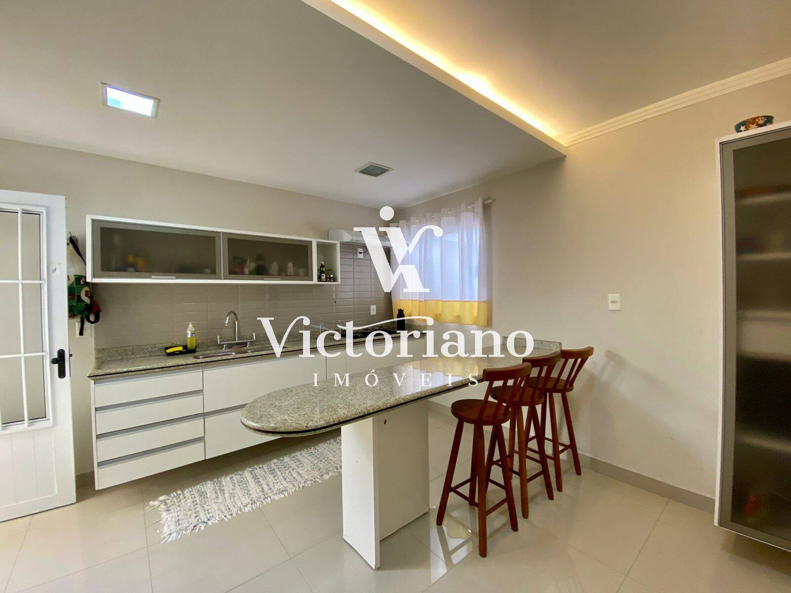 Casa à venda com 3 quartos, 250m² - Foto 7