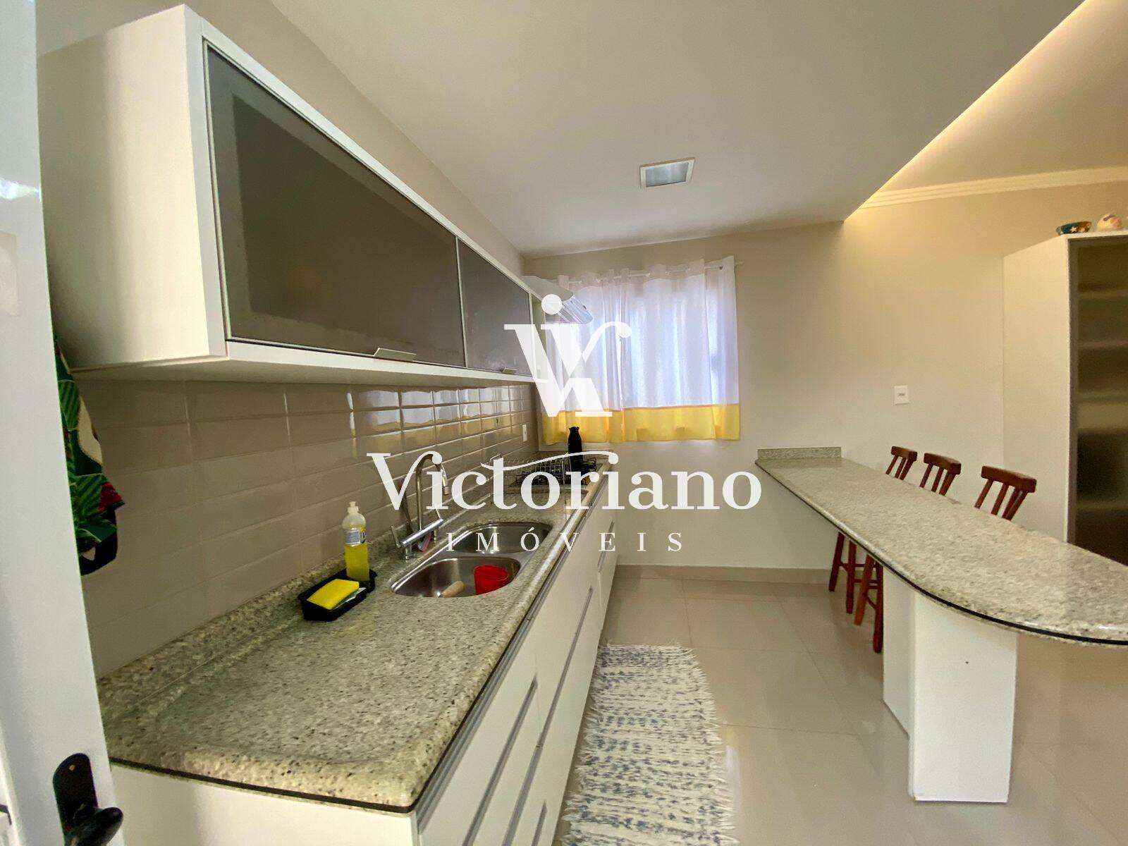 Casa à venda com 3 quartos, 250m² - Foto 8