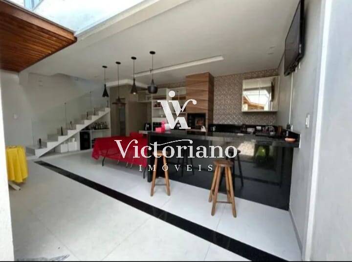 Casa à venda com 3 quartos, 175m² - Foto 1