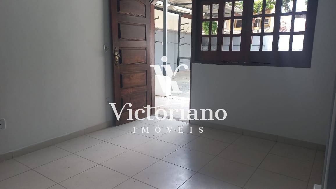 Casa à venda com 3 quartos, 250m² - Foto 1