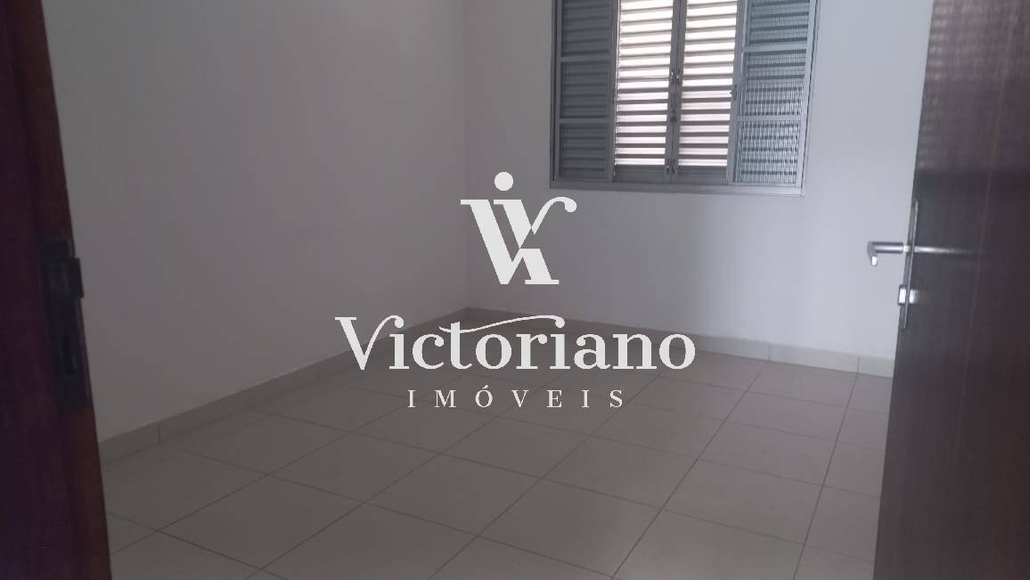 Casa à venda com 3 quartos, 250m² - Foto 4