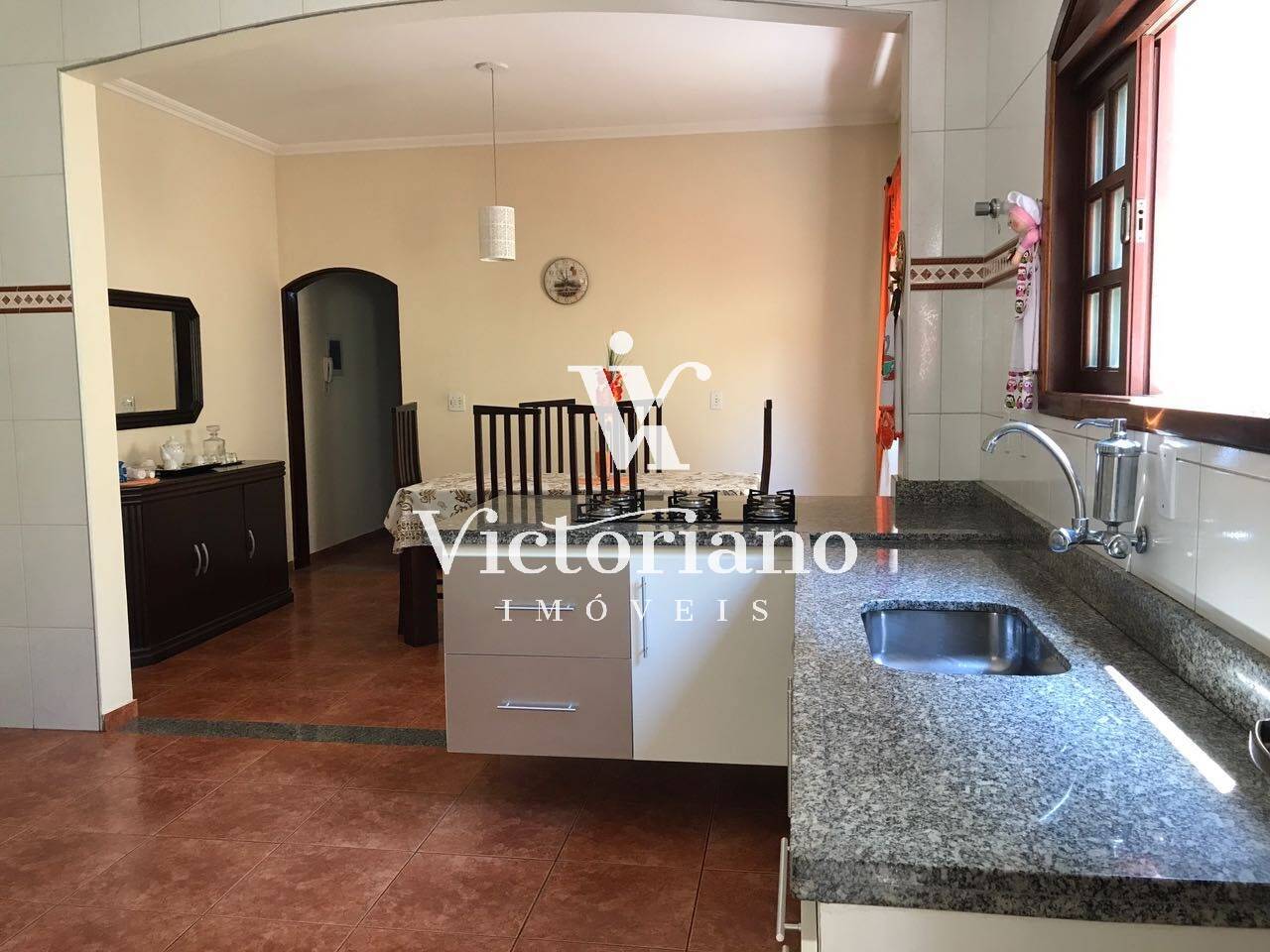 Casa à venda com 3 quartos, 143m² - Foto 1