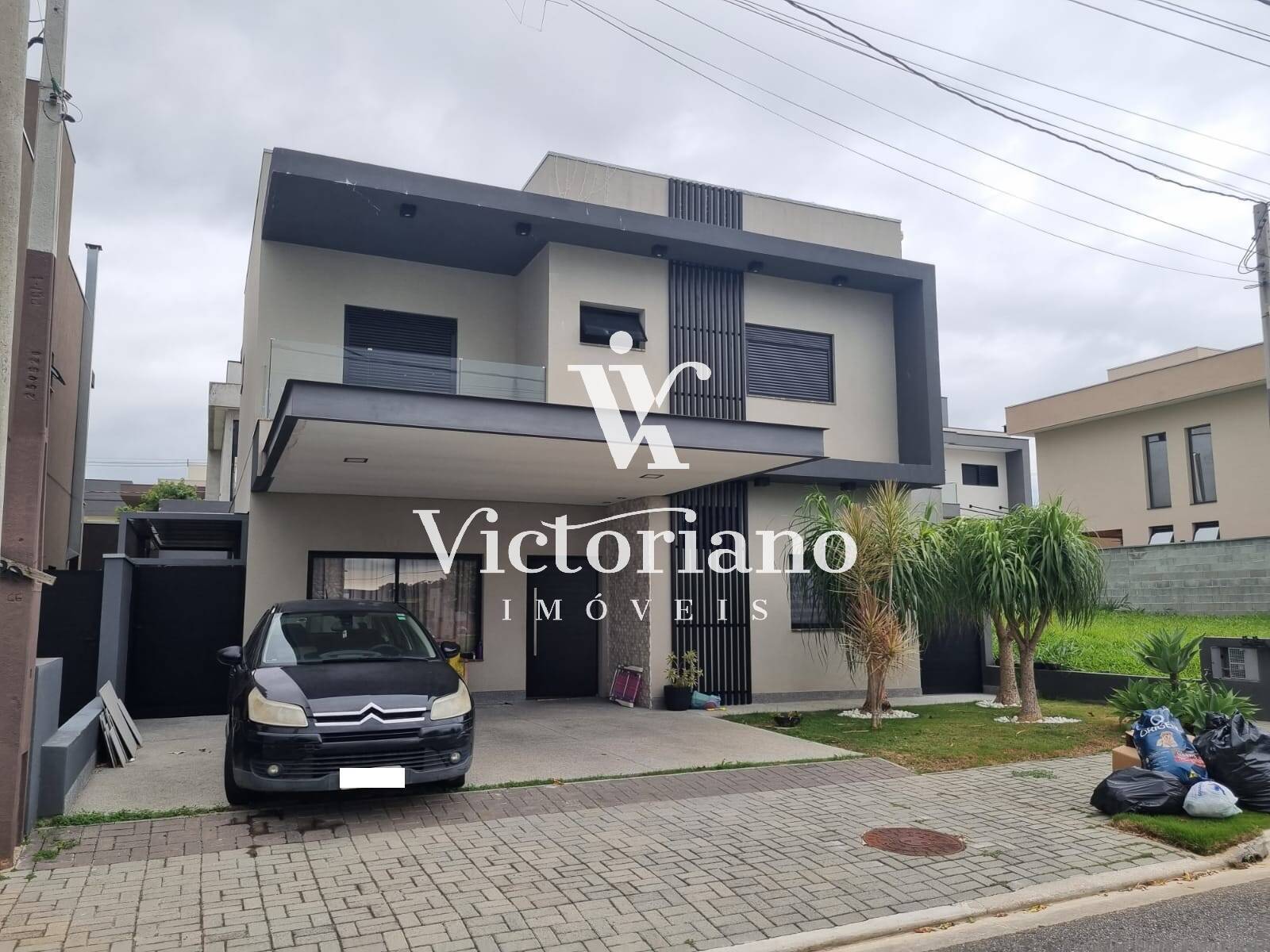 Casa de Condomínio à venda com 3 quartos, 243m² - Foto 1