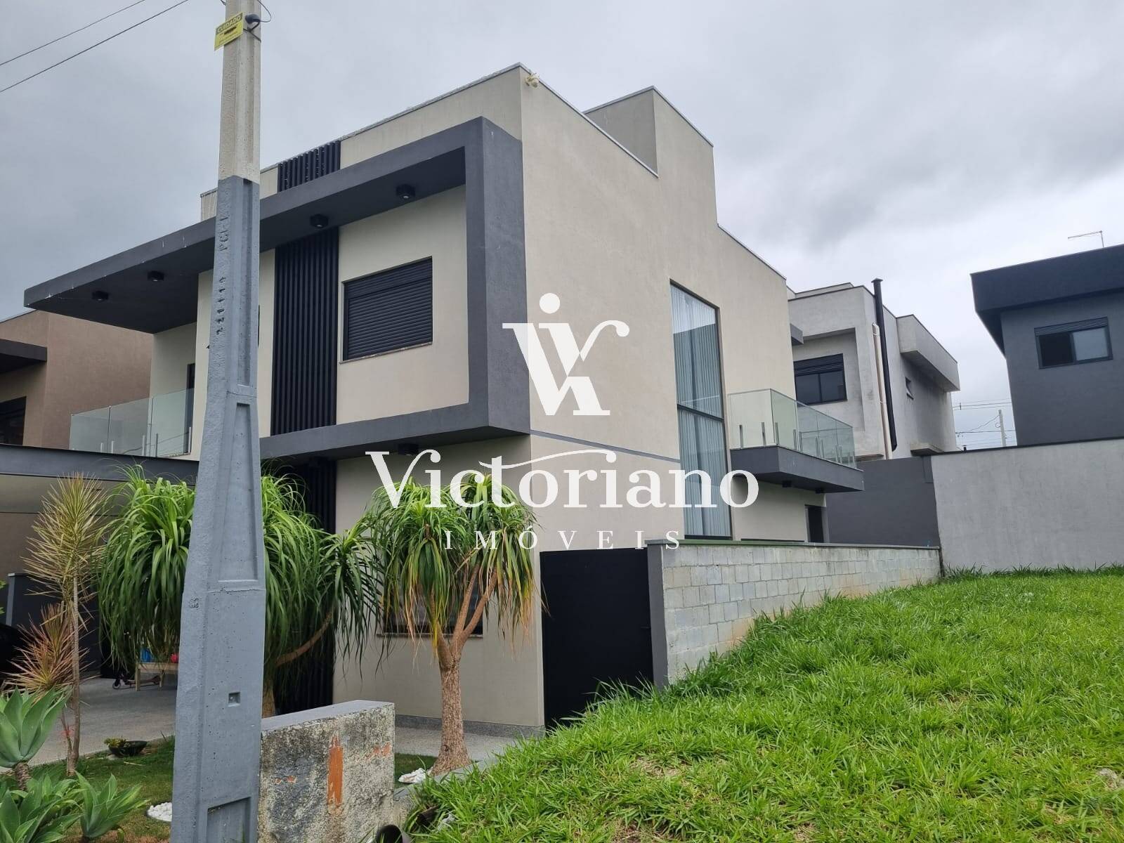 Casa de Condomínio à venda com 3 quartos, 243m² - Foto 2