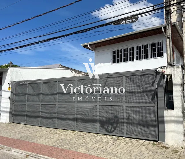 Casa à venda e aluguel com 9 quartos, 286m² - Foto 2