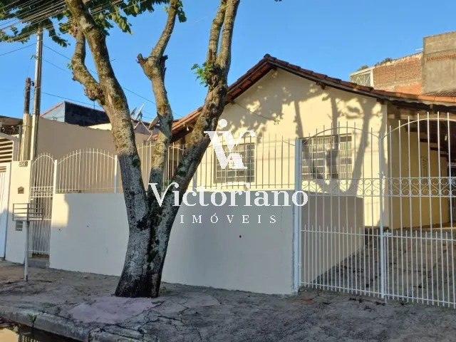 Casa à venda com 4 quartos, 250m² - Foto 1