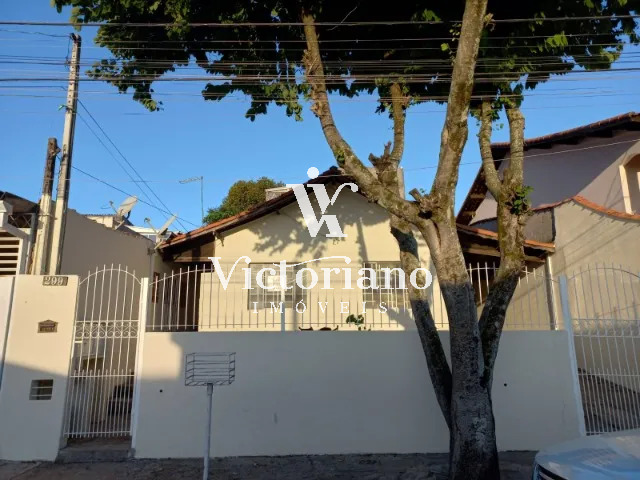 Casa à venda com 4 quartos, 250m² - Foto 2