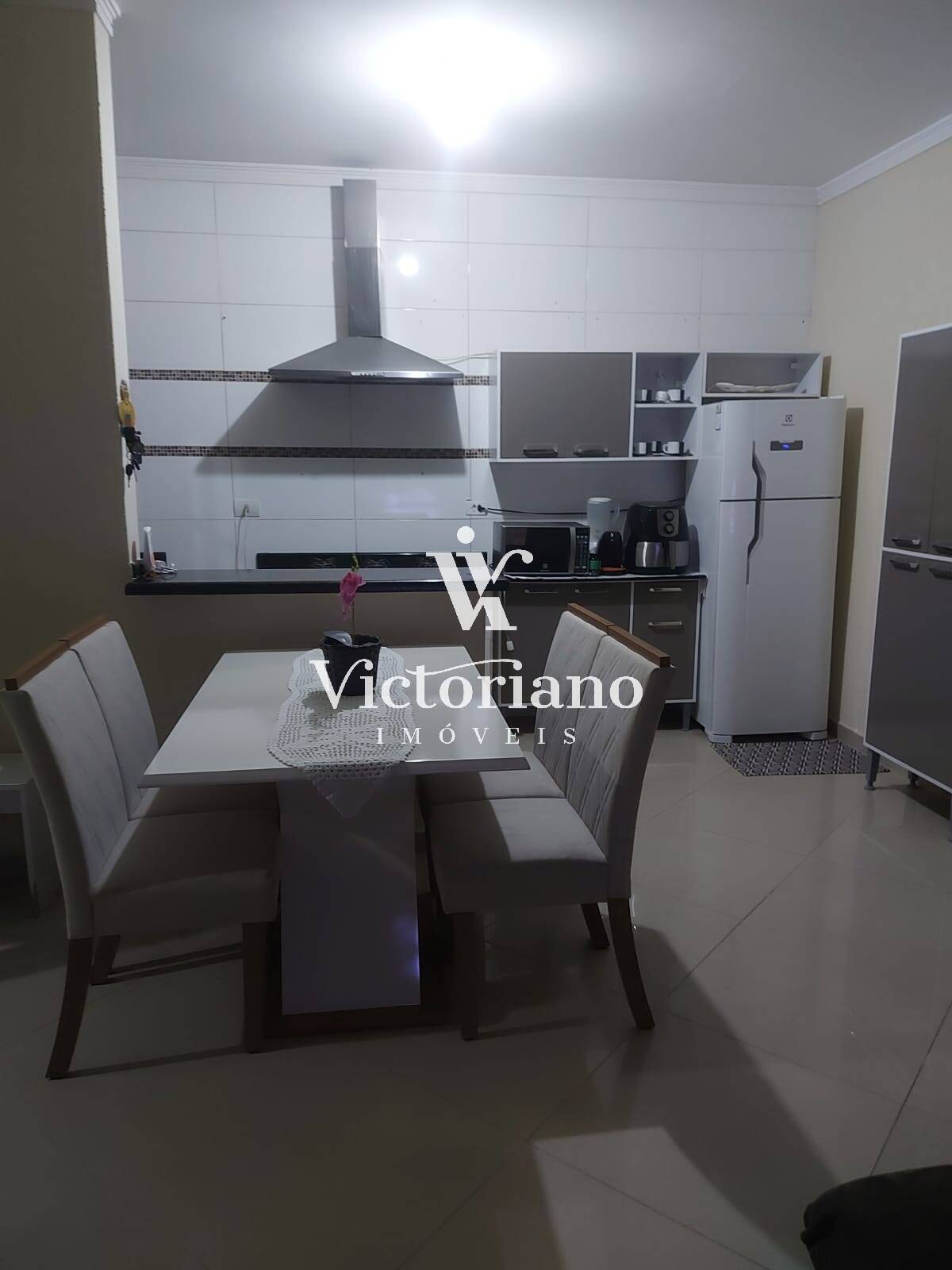 Casa à venda com 2 quartos, 175m² - Foto 2