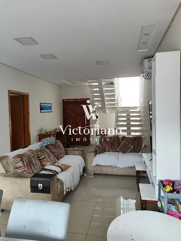 Casa de Condomínio à venda com 3 quartos, 212m² - Foto 2