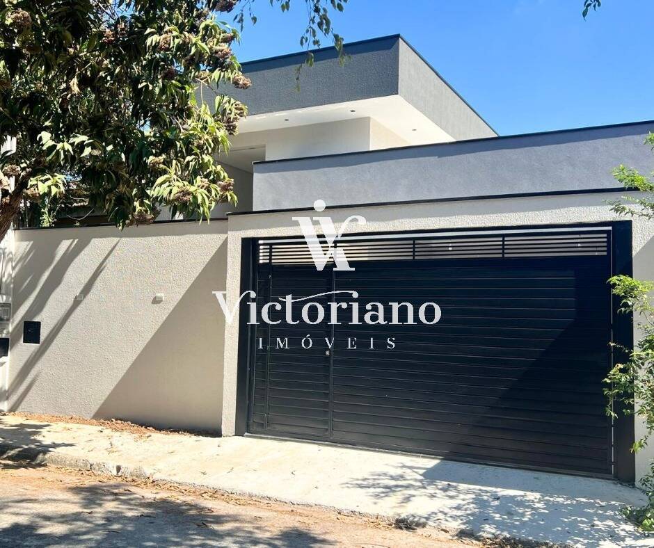 Casa à venda com 3 quartos, 250m² - Foto 1