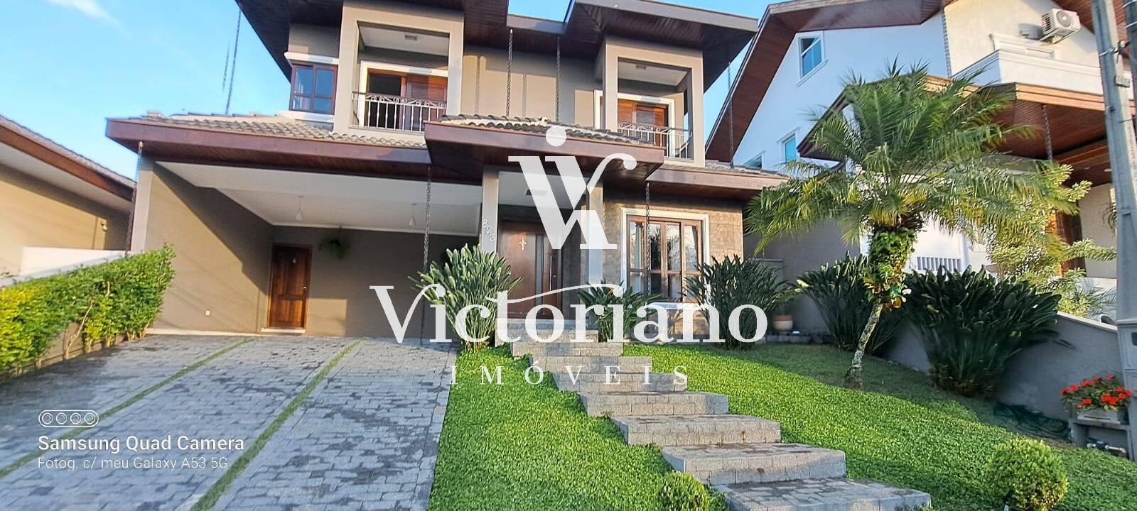 Casa de Condomínio à venda com 4 quartos, 207m² - Foto 1