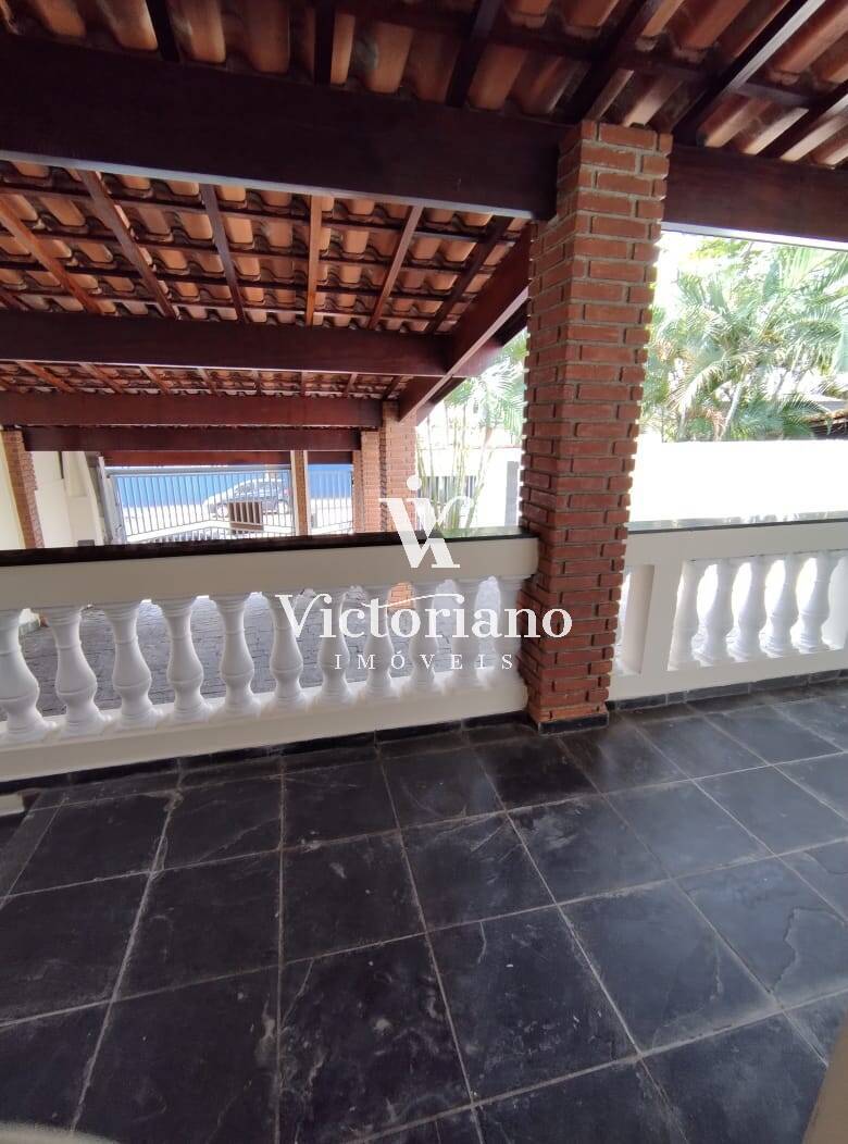 Casa à venda com 4 quartos, 330m² - Foto 4