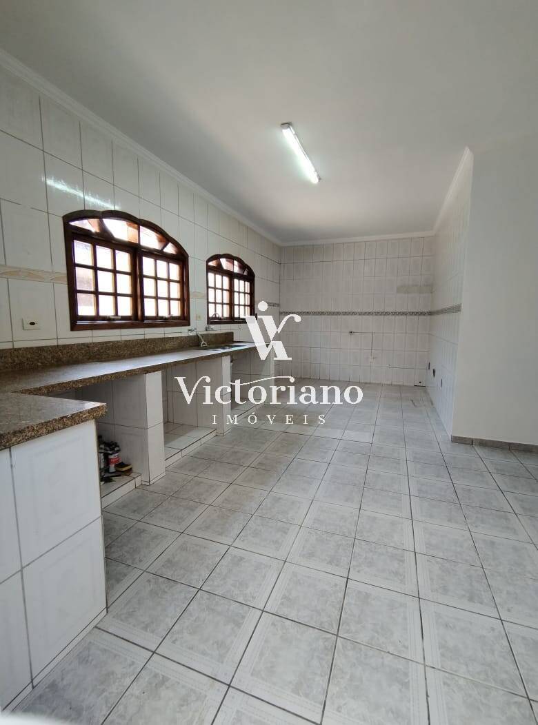 Casa à venda com 4 quartos, 330m² - Foto 8