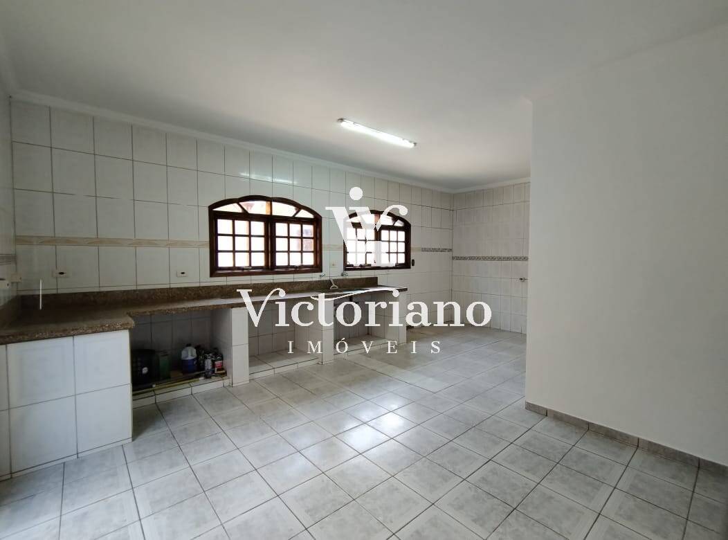 Casa à venda com 4 quartos, 330m² - Foto 9