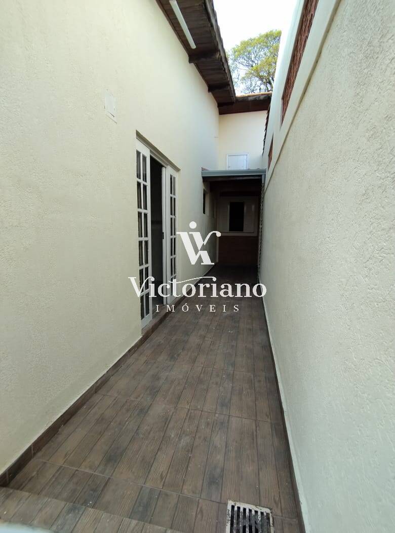 Casa à venda com 4 quartos, 330m² - Foto 19