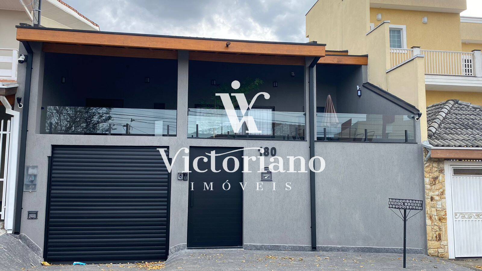 Casa à venda com 3 quartos, 243m² - Foto 2