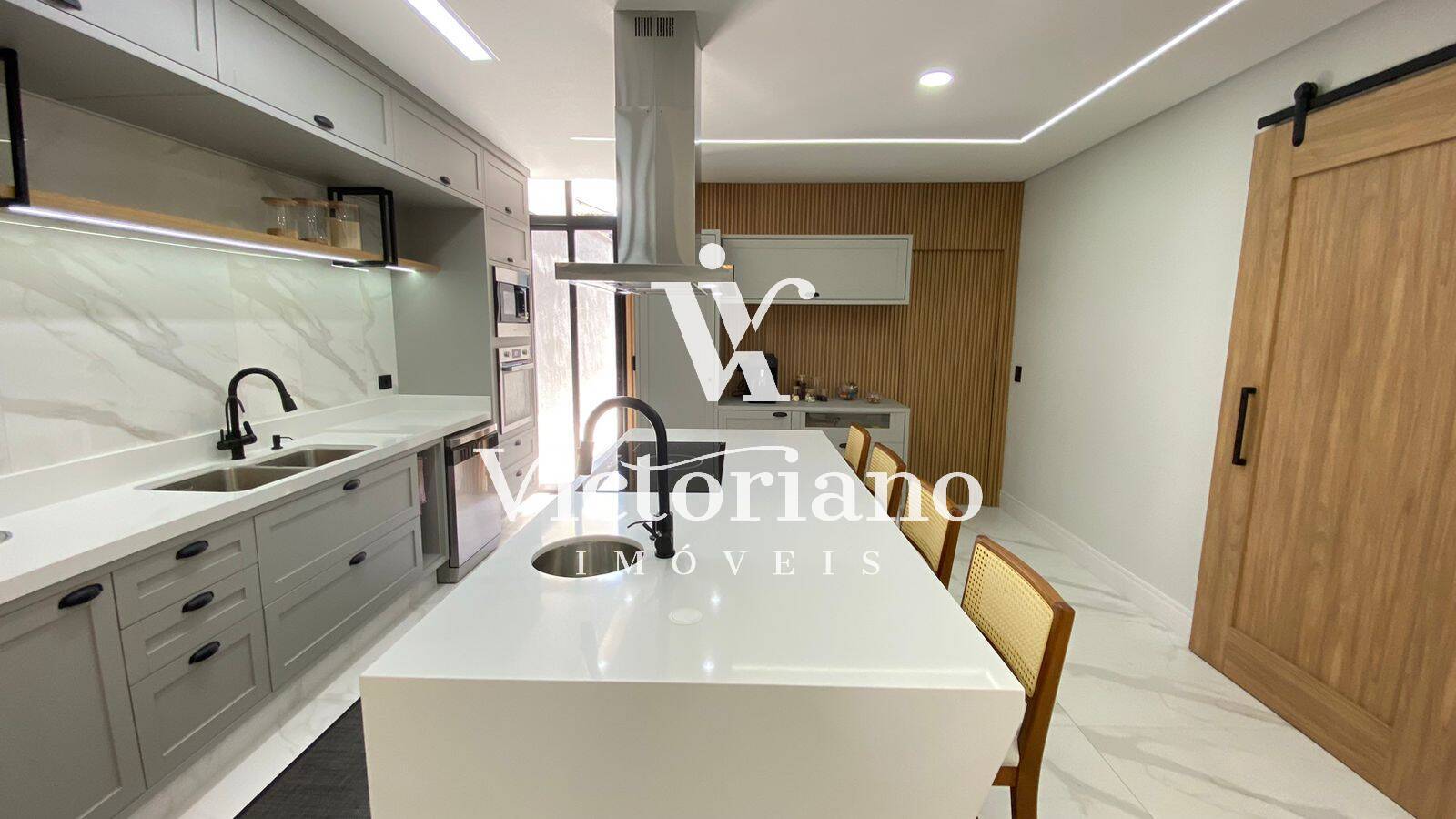 Casa à venda com 3 quartos, 243m² - Foto 20