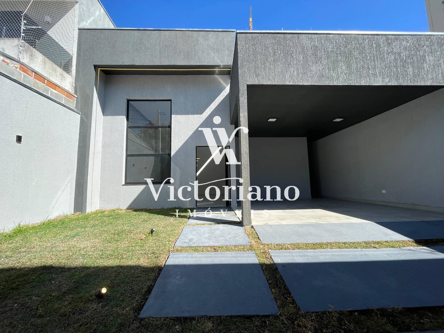 Casa à venda com 3 quartos, 240m² - Foto 1