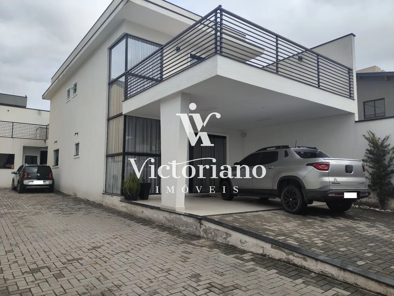 Casa à venda com 3 quartos, 250m² - Foto 1