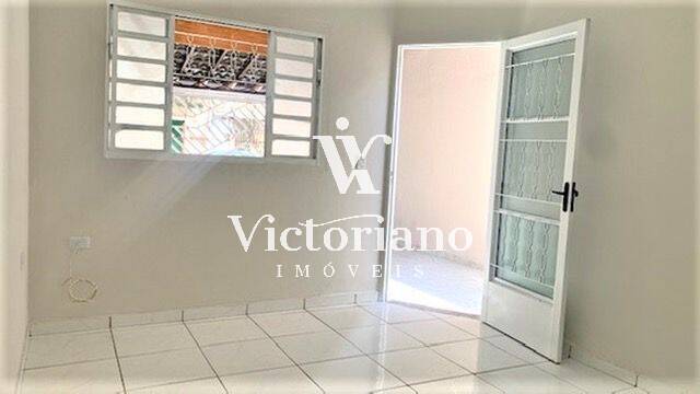 Casa à venda com 3 quartos, 69m² - Foto 4