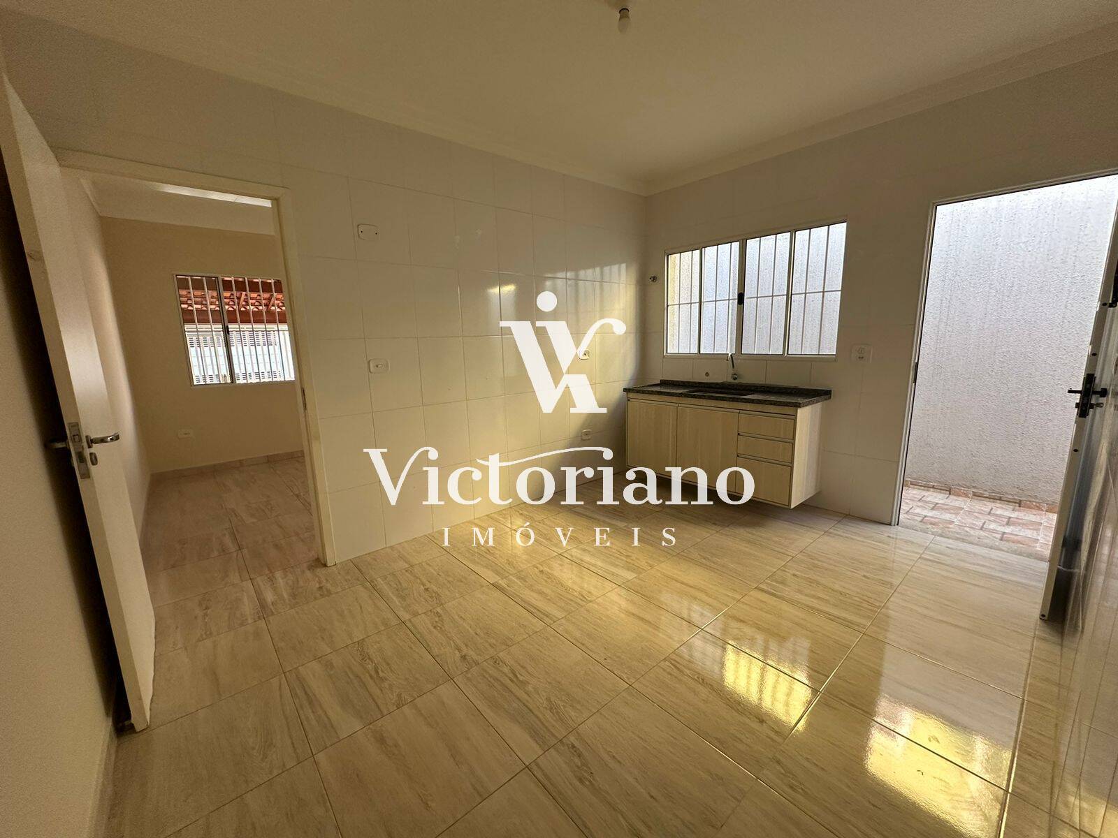 Casa à venda com 2 quartos, 126m² - Foto 1